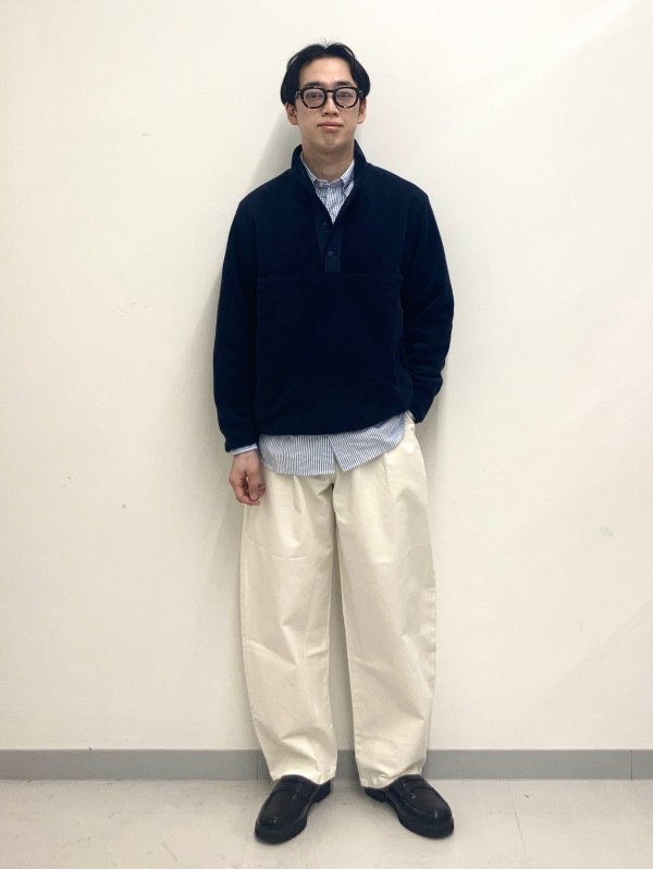 デニムリラックスシャツジャケット、バレルパンツのコーディネート