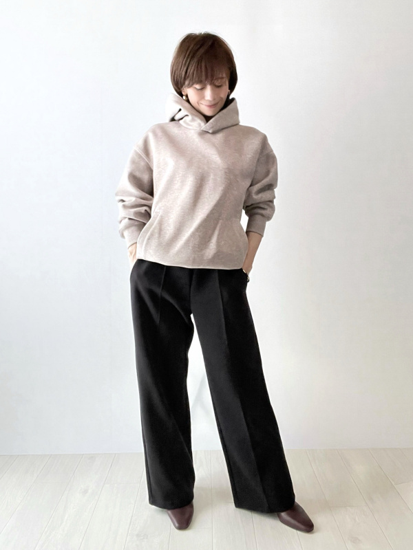ヒートテックボアスウェットパンツ、ニットジャケットのコーディネート