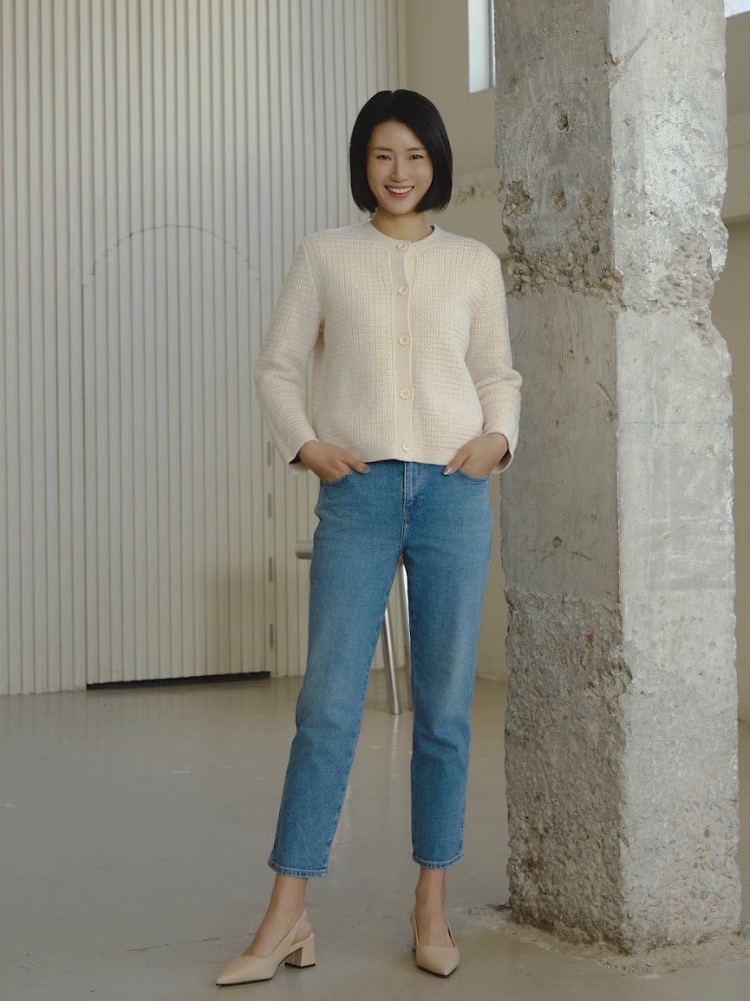 Check styling ideas for「Knitted Short Jacket、Pleated Wide Pants」