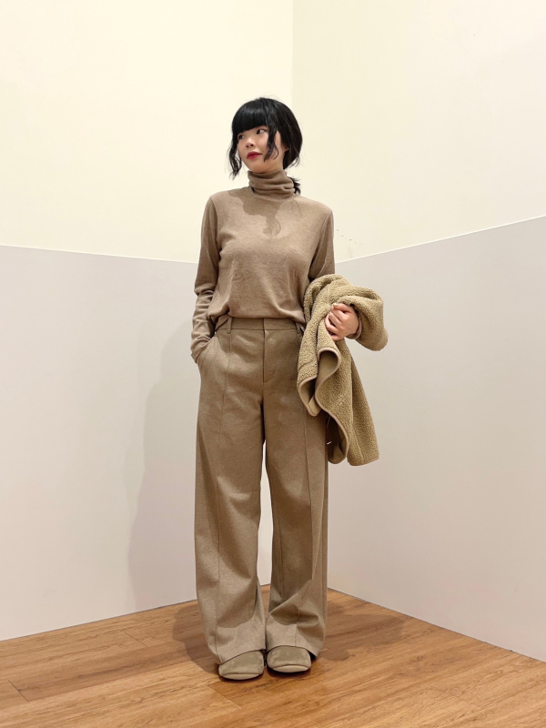 An outfit using HEATTECH Fleece T-Shirt | Turtleneck and Brushed