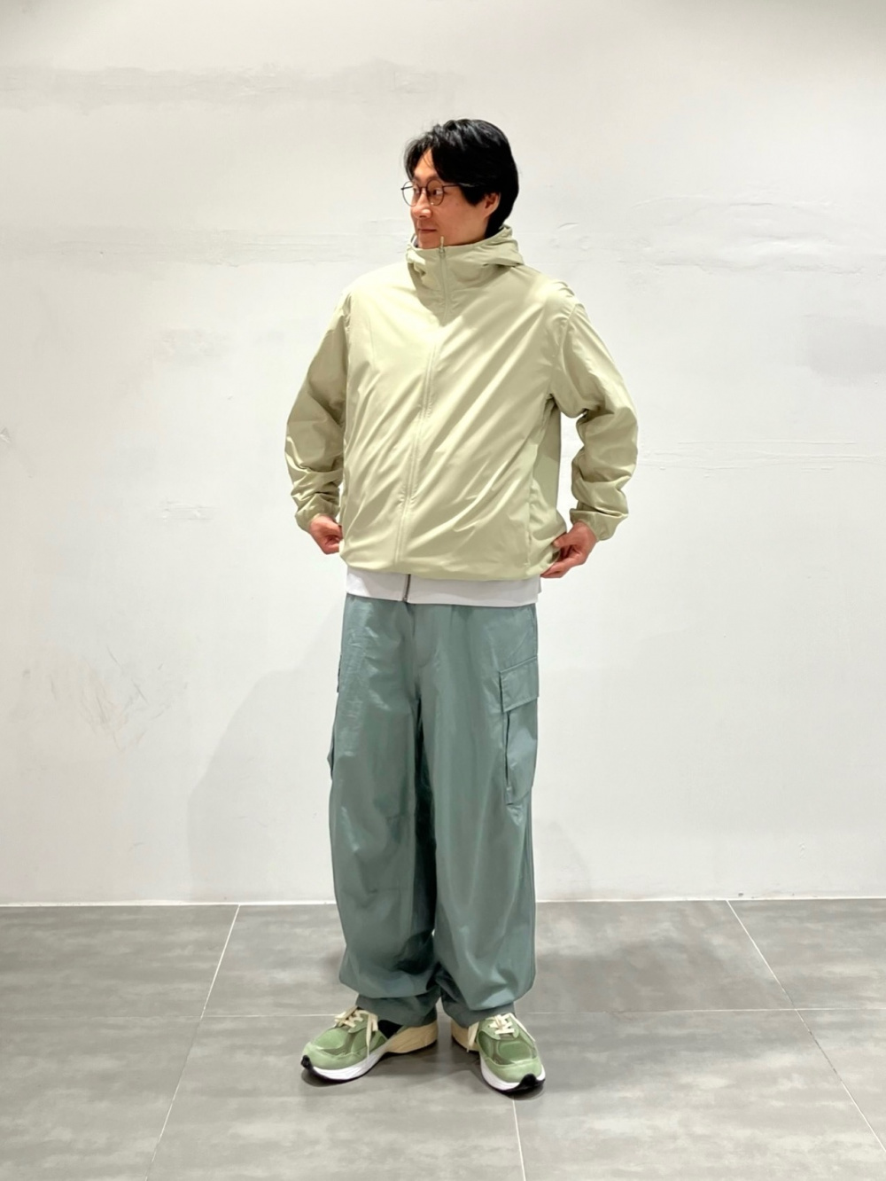 Cek ide styling untuk「Jaket Hoodie Sweat Pullover、Celana Cargo Fit Lebar」|  UNIQLO ID