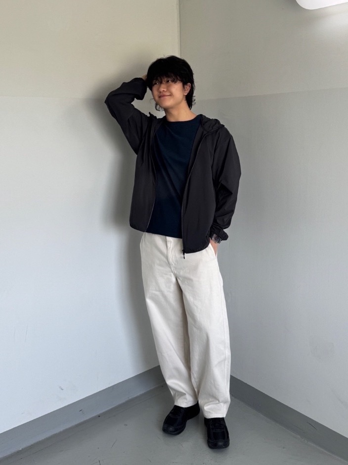 Check styling ideas for「Wide Tapered Jeans」| UNIQLO MY