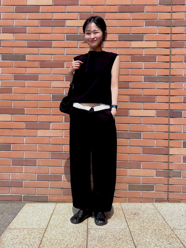 コイアページ (ホームステイカスタム) An outfit using Twill Overshirt and Wide Fit Chino Pants｜UNIQLO CA