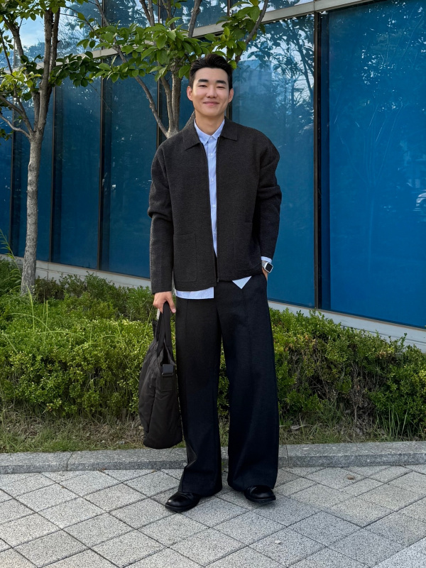 An outfit using Seamless Down Short Jacket and Brushed Jersey Wide Pants｜ UNIQLO MY
