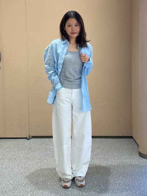 유니클로 스태프가 추천하는 여성 리넨 셔츠 스타일링