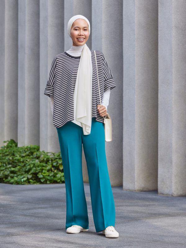 Uniqlo store drape pants