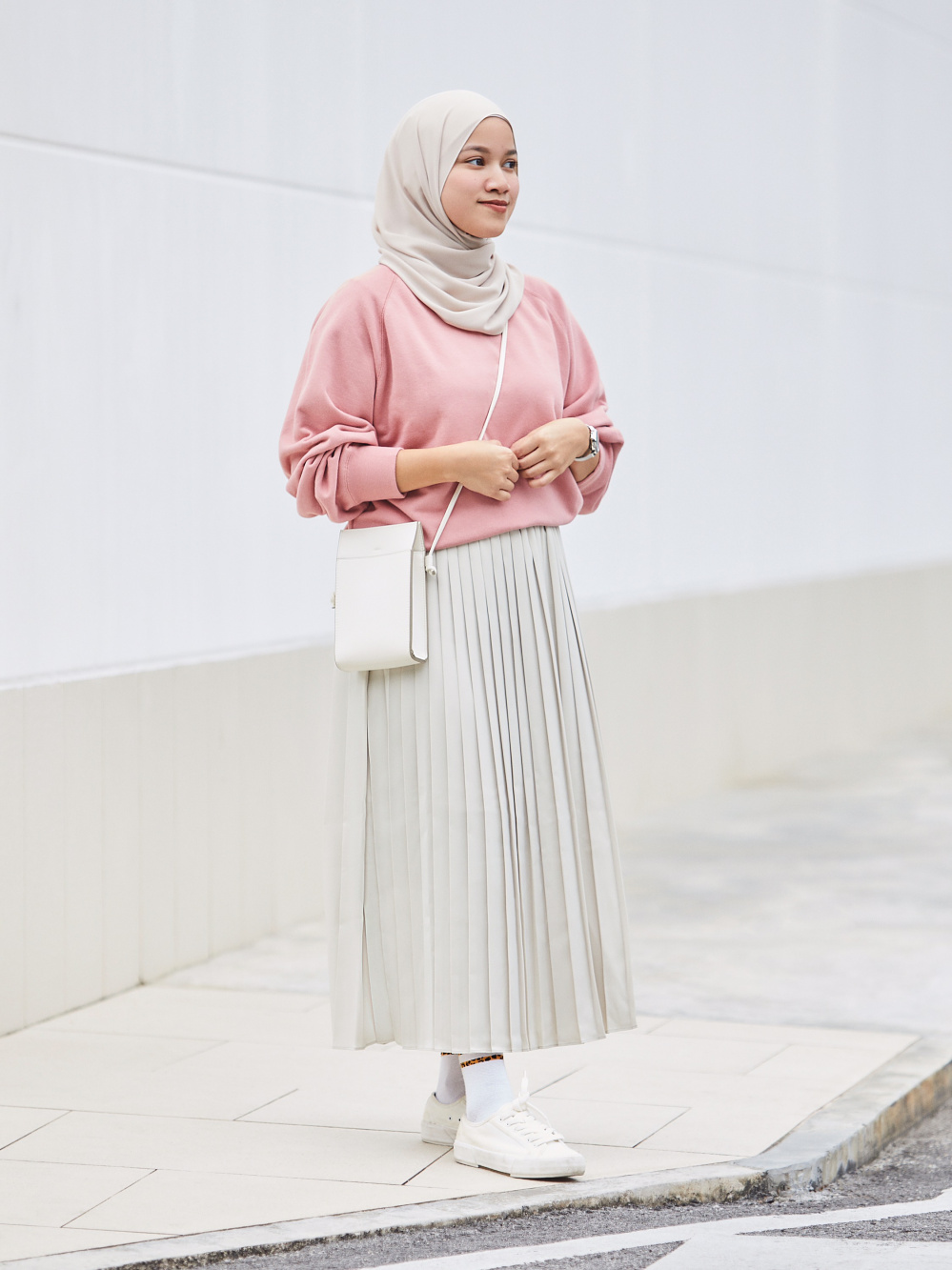 How to Wear Leggings Under A Dress ? 32 Outfit Ideas  Thanksgiving outfit  women casual, Outfits with leggings, Hijab fashion casual muslim outfit  ideas