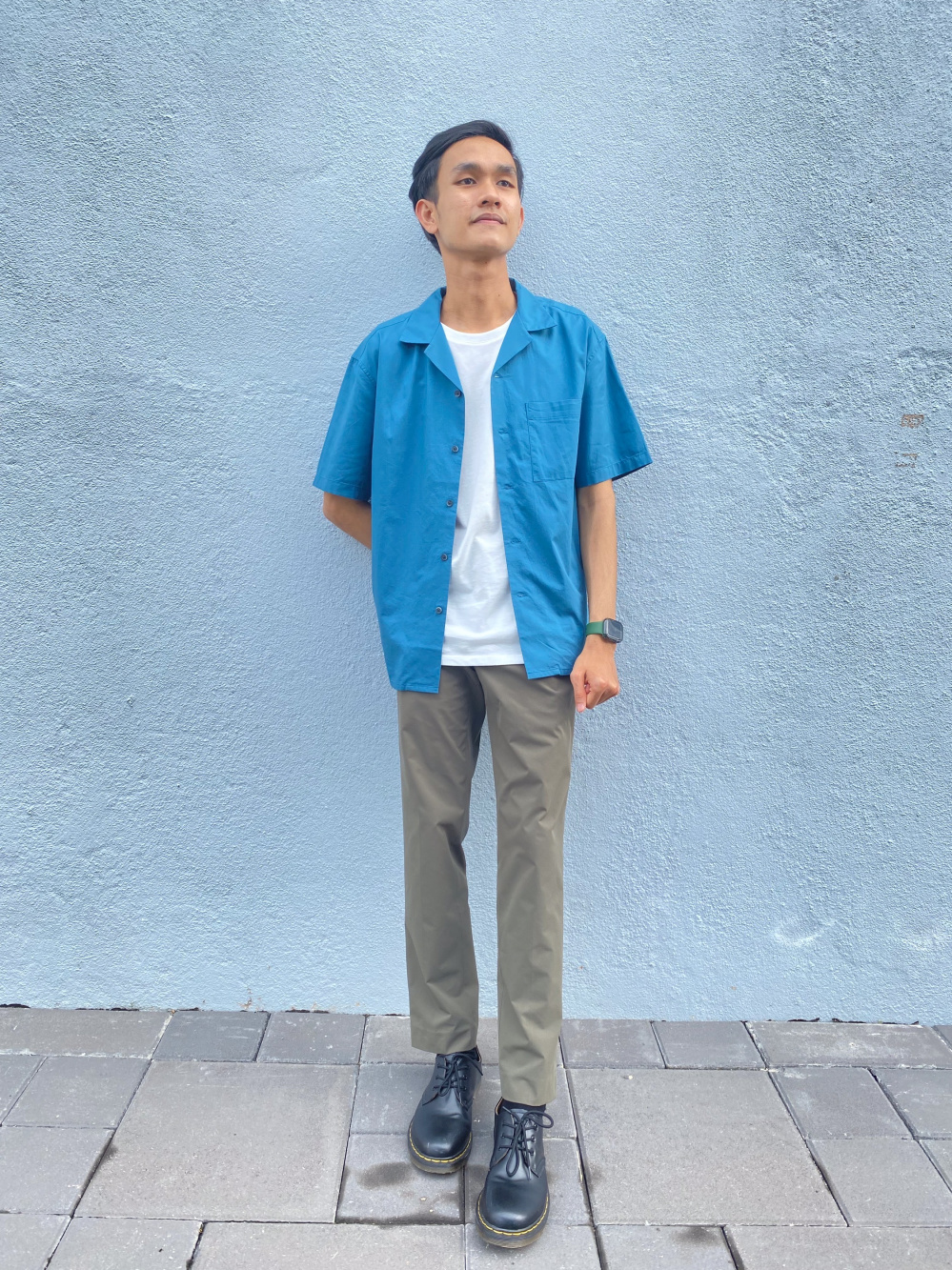 Check styling ideas for「Open Collar Short Sleeve Shirt、Cotton Canvas  Sneakers」