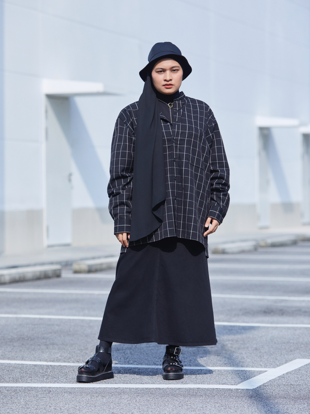 Long black skirt outfit uniqlo best sale