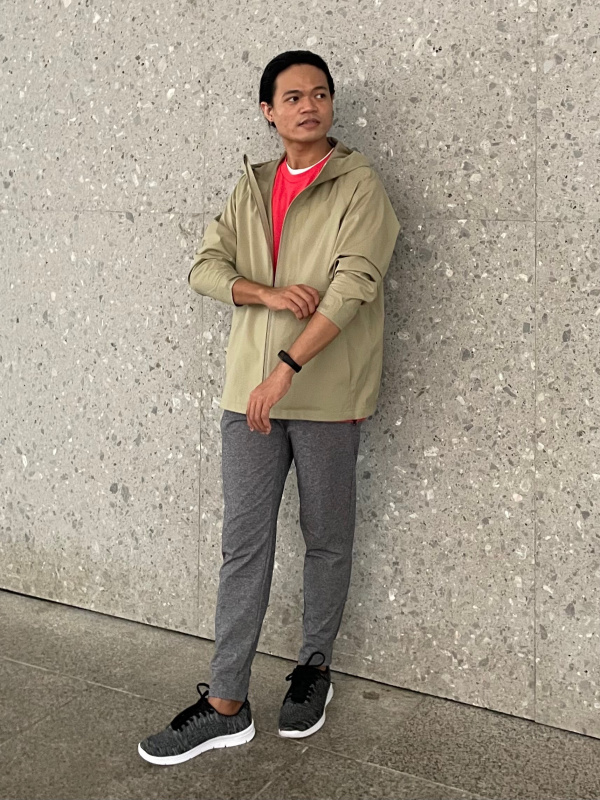 Uniqlo Philippines - Style it with joggers! Our Ultra Stretch Jogger Pants  and Ponte Joggers are on limited offer. Both have gathered cuffs for easier  movement and a slender silhouette. Also features