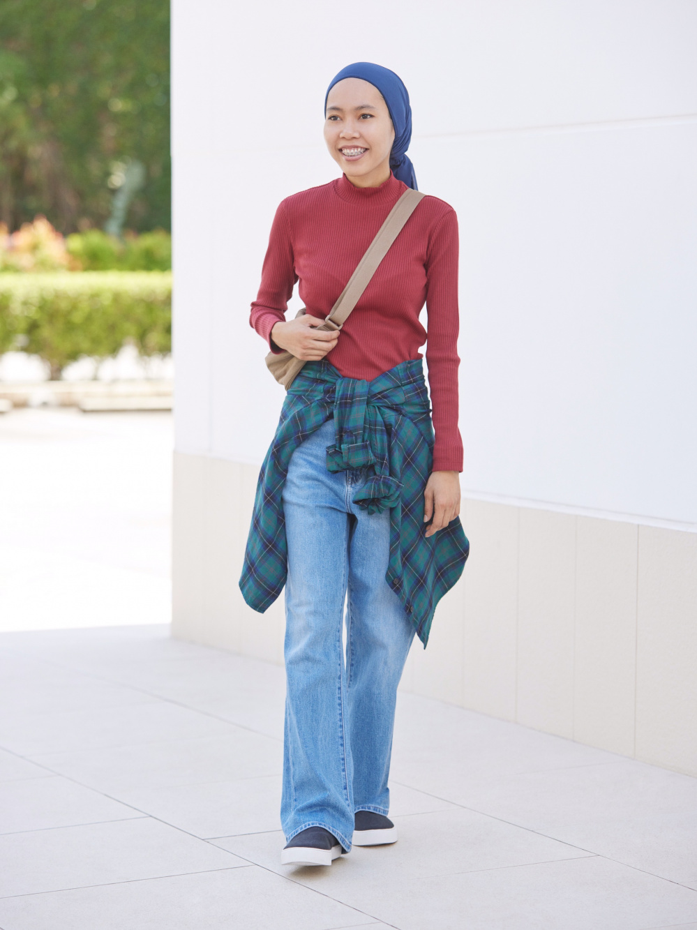 Check styling ideas for「Round Mini Shoulder Bag」 UNIQLO PH