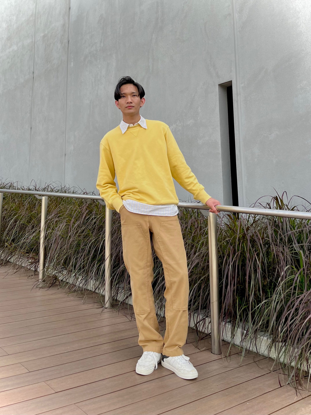 Check styling ideas for「Oxford Striped Short Sleeve Pull Over Shirt、Painter  Pants」