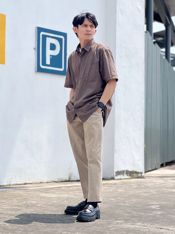 UNIQLO Philippines on X: Style with stress-free comfort. The Smart Ankle  Pants is designed with a 2-way stretch feature that lets you move freely  everyday. Made with high quality materials and easy