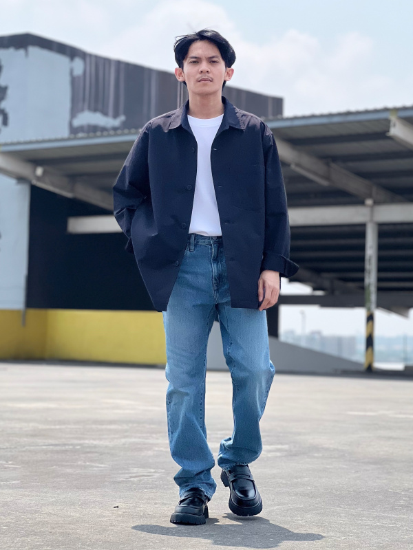 Uniqlo store straight jeans