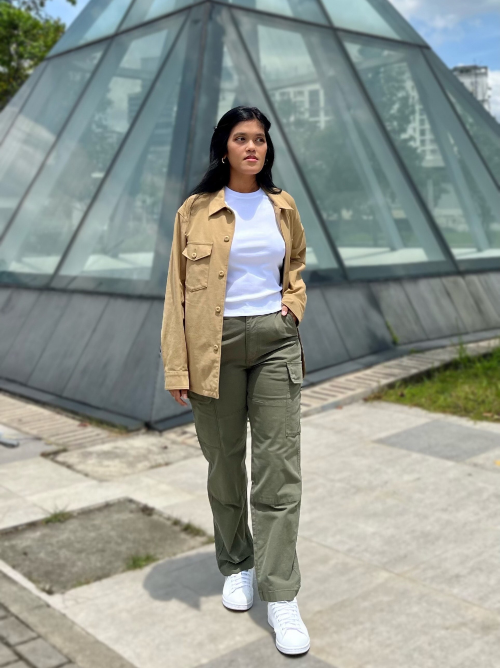 Street wear outfit  Green cargo pants outfit, Cargo pants women,  Streetwear fashion women