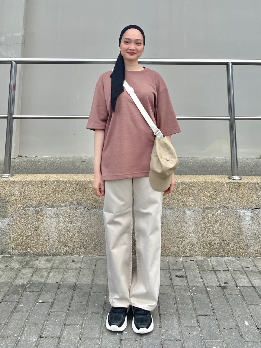 Check styling ideas for「U AIRism Cotton Oversized Crew Neck Half-Sleeve  T-Shirt (Striped)」