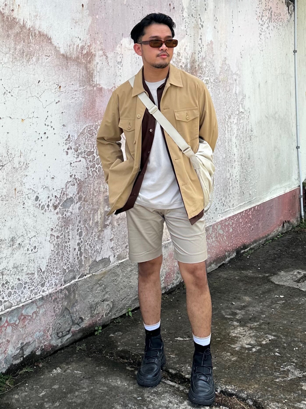 Check styling ideas for「UNIQLO U LIGHT WEIGHT LONG SLEEVE SWEATSHIRT、UNIQLO  U SEERSUCKER STRIPED SHORT SLEEVE SHIRT」