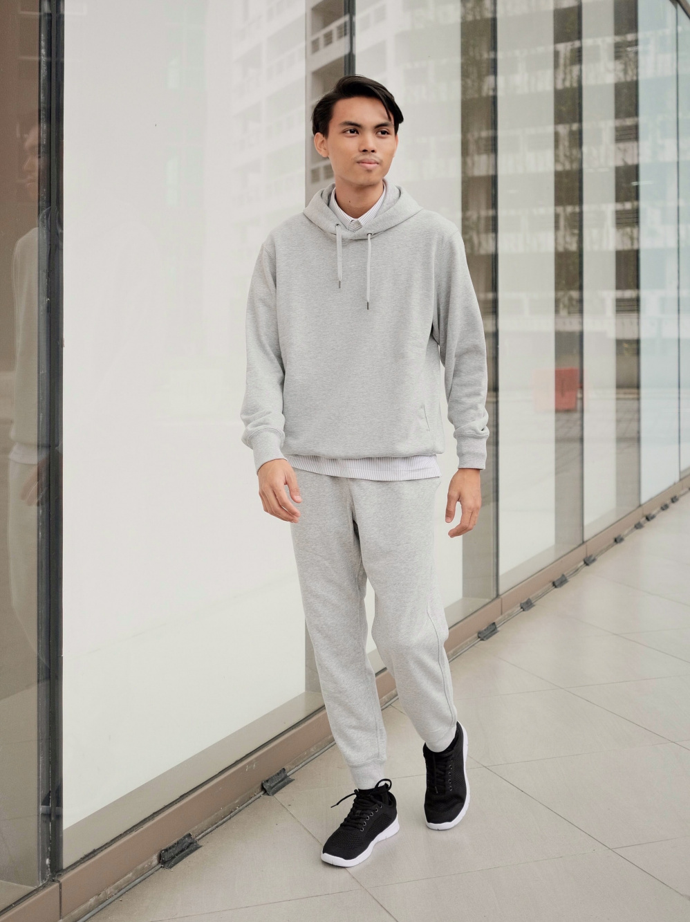 Sweatpants and hoodie clearance outfit