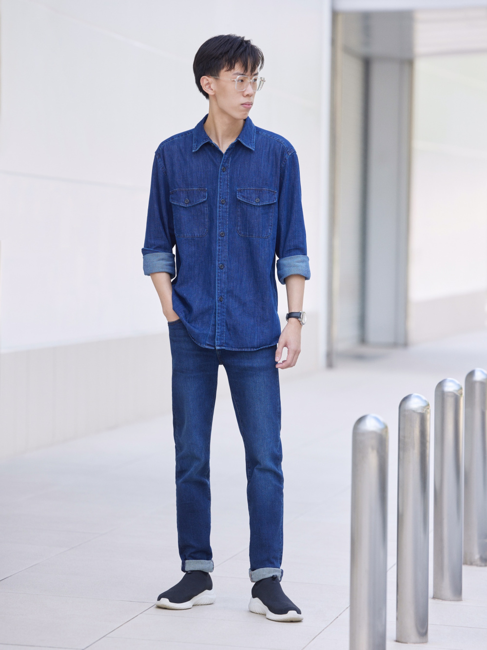 Short sleeve denim shirt on sale outfit