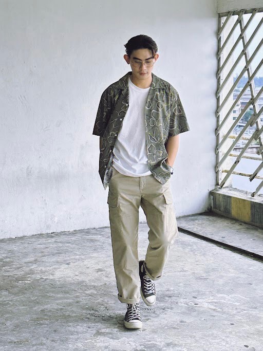 Cargo pants outfit on sale men