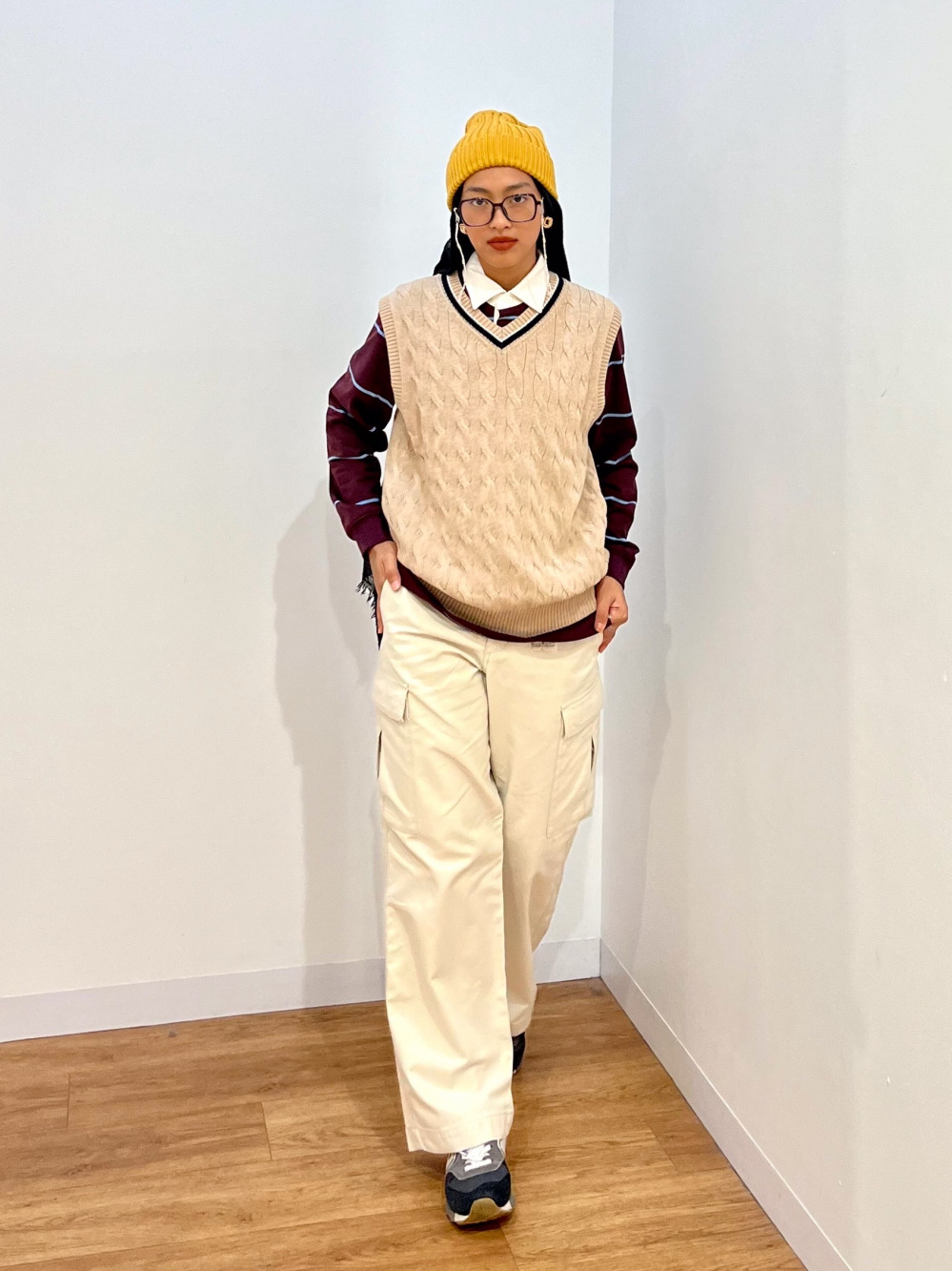 Check styling ideas for「Cable V Neck Knitted Vest、Wide Straight Cargo Pants」 UNIQLO PH