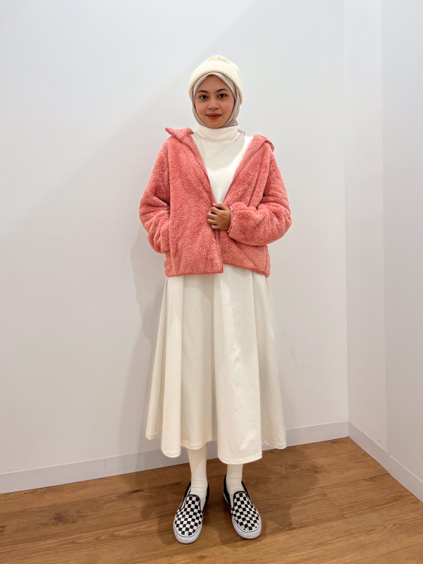 Check styling ideas for「AIRism Ultra Stretch Sleeveless Dress、Hybrid Down  Coat」