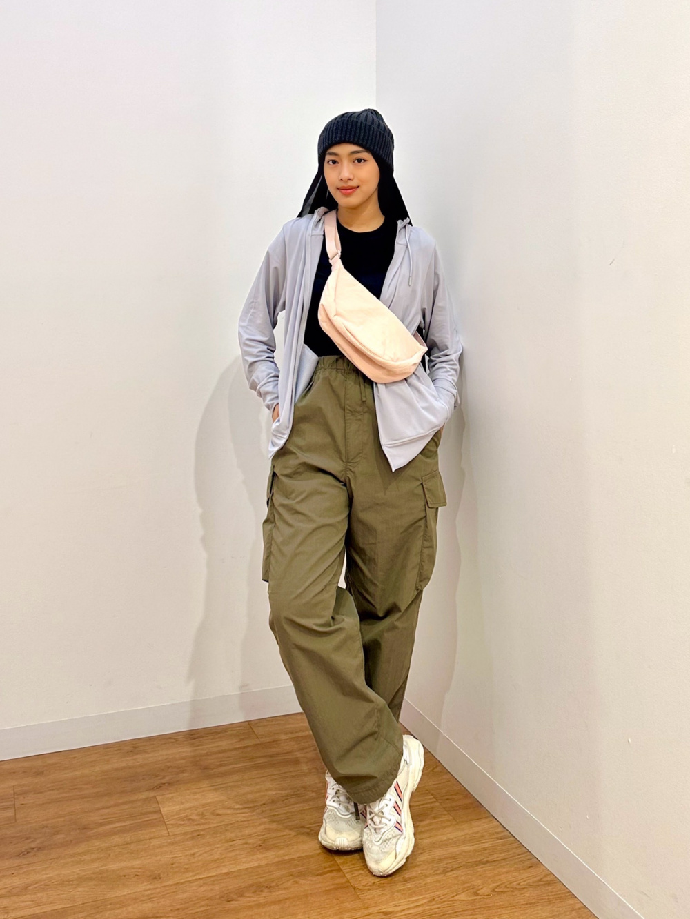 Check styling ideas for「Wide Fit Parachute Cargo Pants、HEATTECH Ribbed  Beanie」