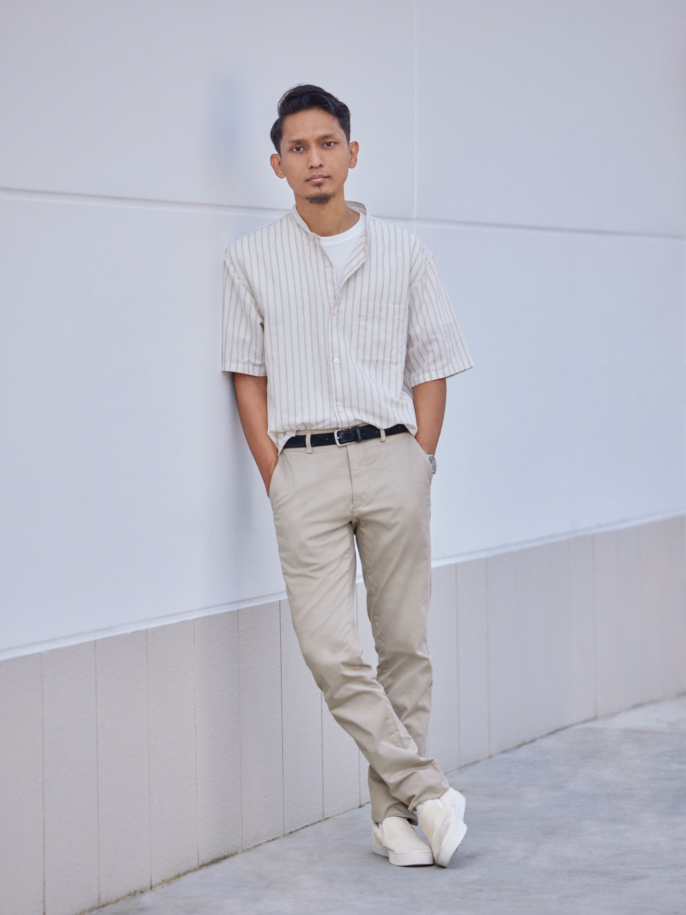 Khaki Dress Pants with White Crew-neck T-shirt Outfits For Men (41 ideas &  outfits)