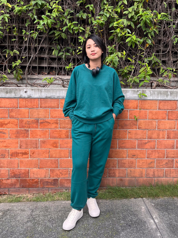 UNIQLO Forest Green Sweatpants, Women's Fashion, Bottoms, Jeans & Leggings  on Carousell