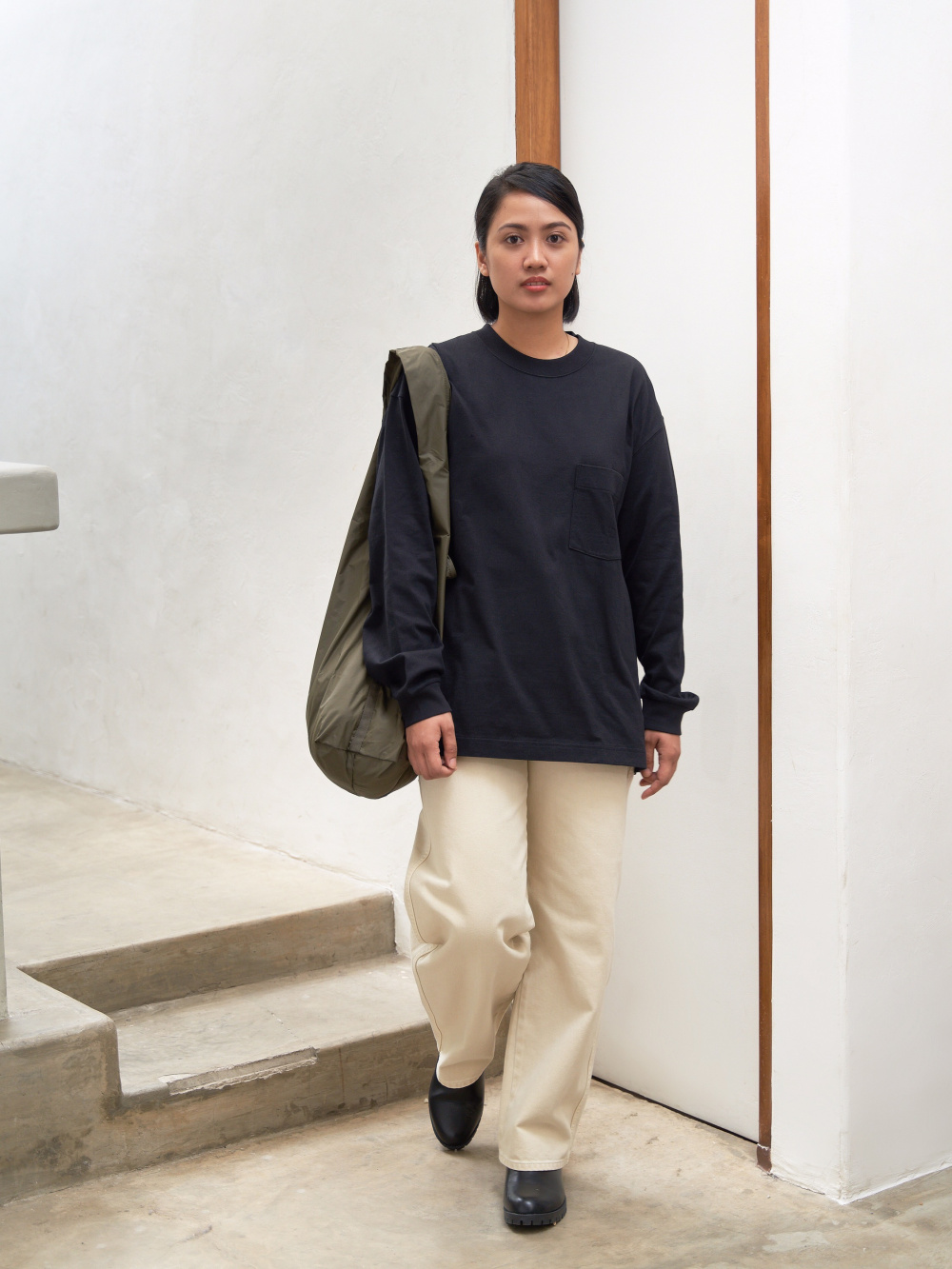 Check styling ideas for「Belted Pleated Wide Pants Uniqlo U、Pocketable 2WAY  Bag Uniqlo U」