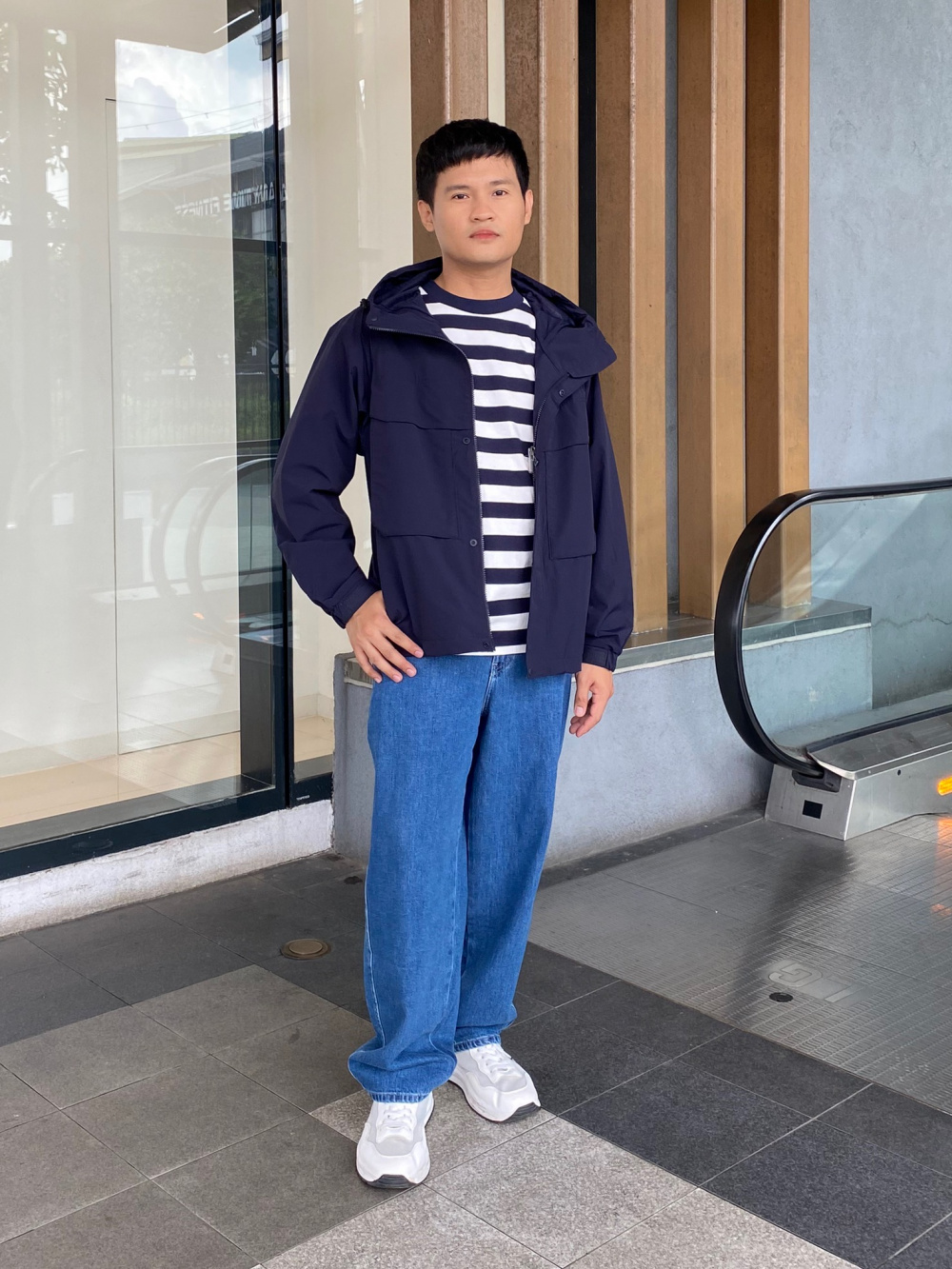 Check styling ideas for「Wide Tapered Jeans」| UNIQLO SG