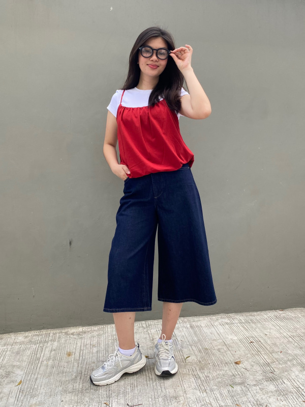 An outfit using Balloon Gathered Camisole and Jorts｜UNIQLO PH