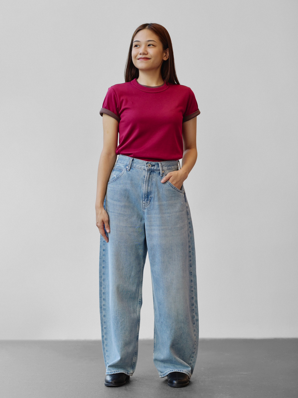 Check styling ideas for「U Crew Neck T-Shirt」| UNIQLO TH