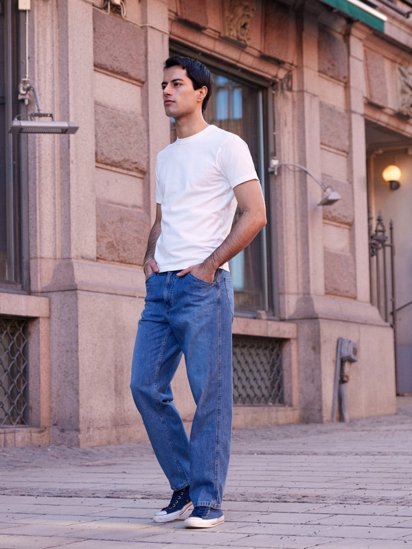 Uniqlo store straight jeans