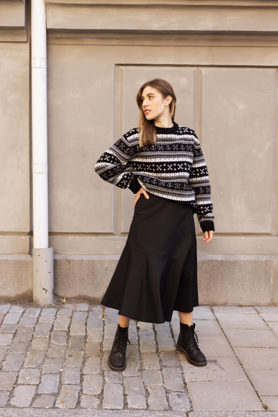 Check styling ideas for「Flared Skirt (JW Anderson)」| UNIQLO US