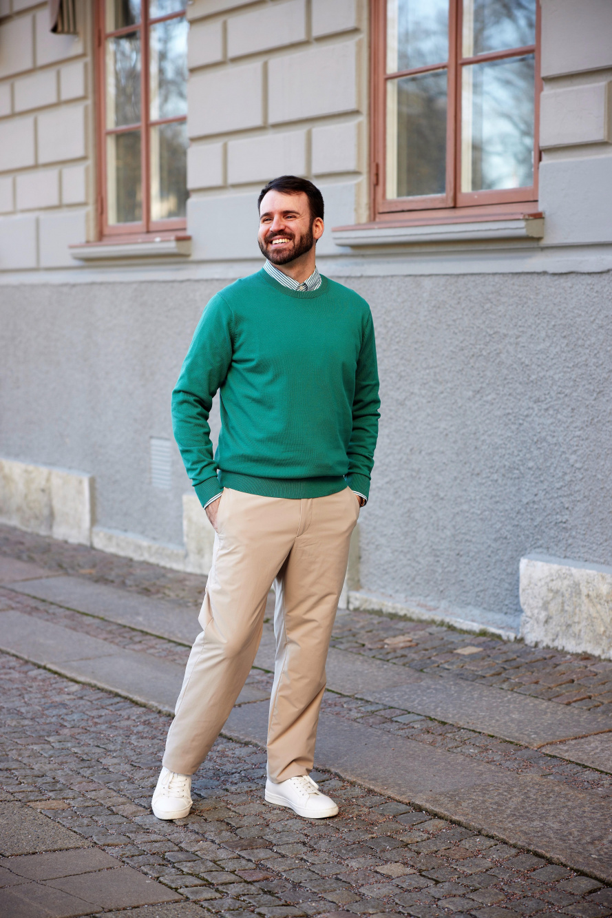 Green sweater best sale blue pants