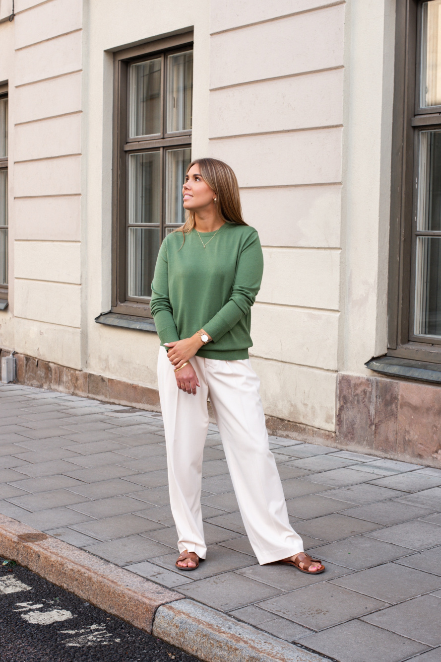Shop: Pleated Wide Pants From Uniqlo