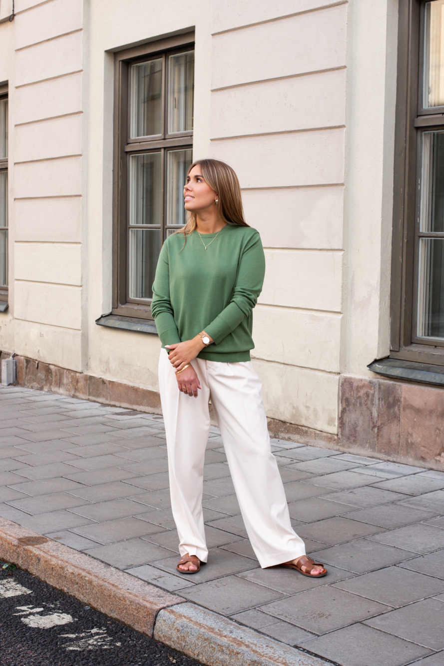 Wide-Fit Pleated Pants