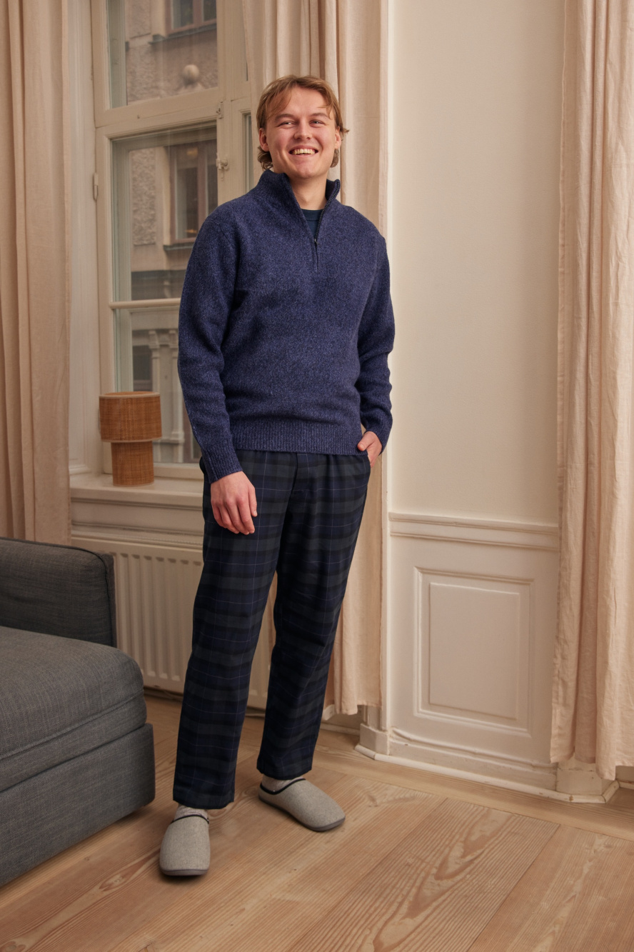 Check styling ideas for「Cashmere Scarf、Flannel Easy Ankle Pants」