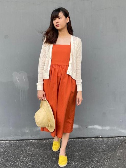 Check styling ideas for「WOMEN LINEN BLEND VOLUME SLEEVE SHIRRING DRESS」