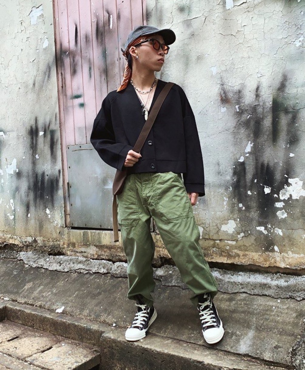 ミラノリブVネックカーディガン（長袖）（レディース）の着用