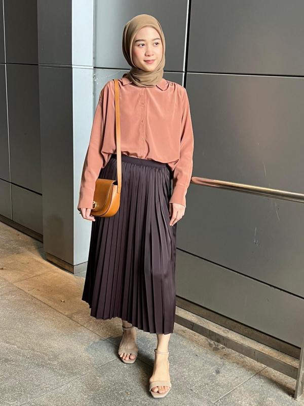 Long pleated skirt clearance uniqlo