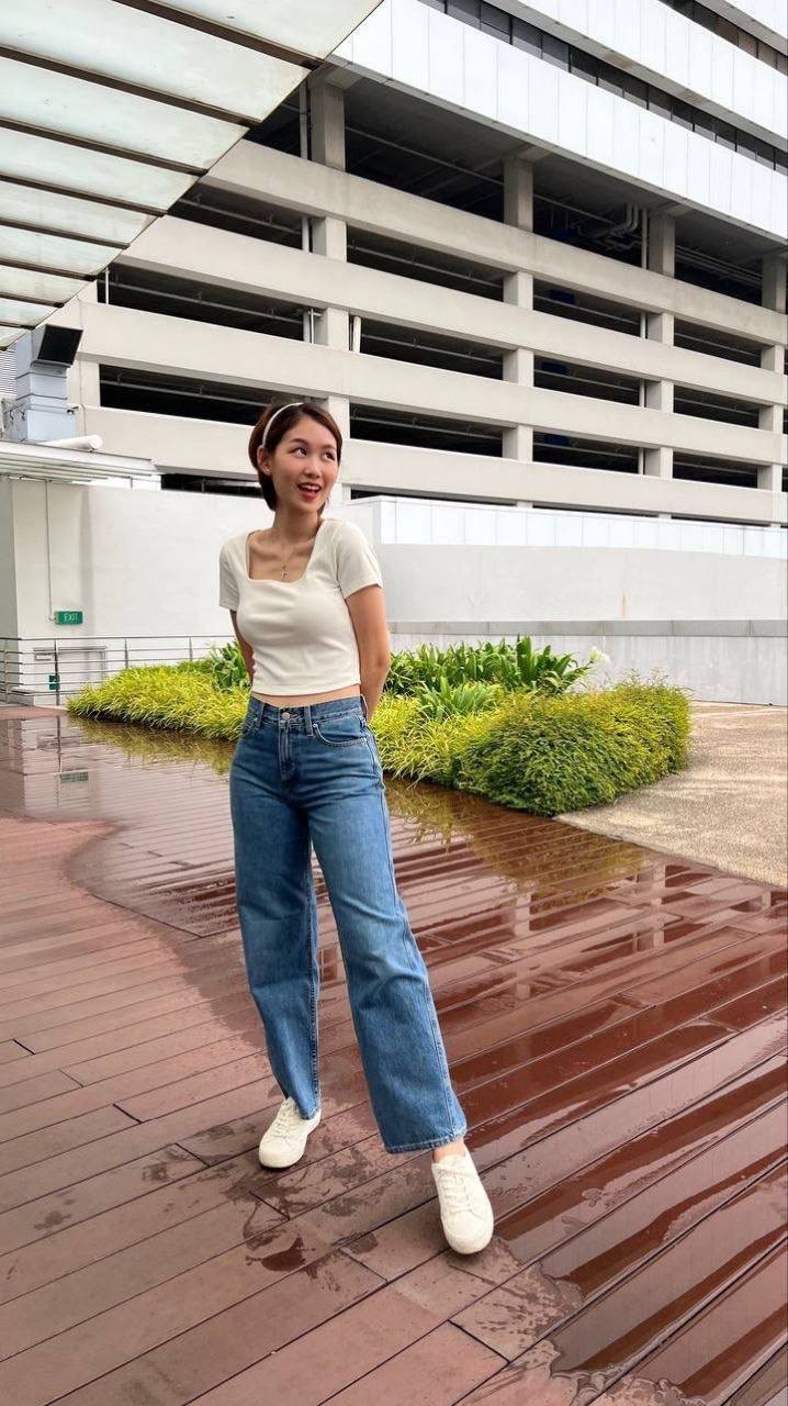 Checked Short-Sleeve Crop Top / High-Waisted Wide-Leg Jeans