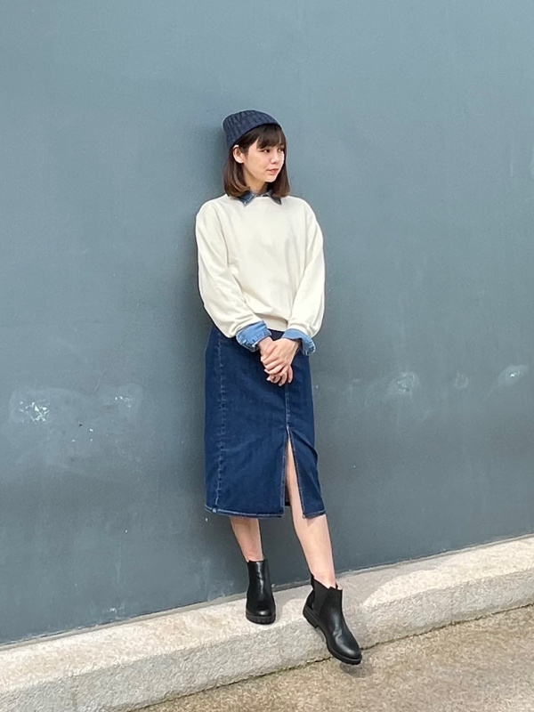 Uniqlo store denim skirt