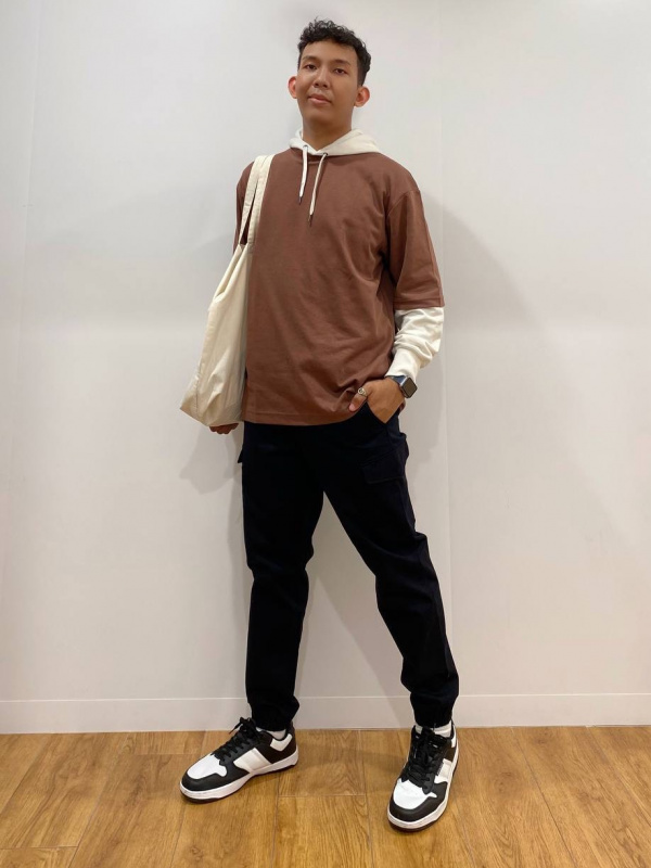 UNIQLO CARGO JOGGER PANTS