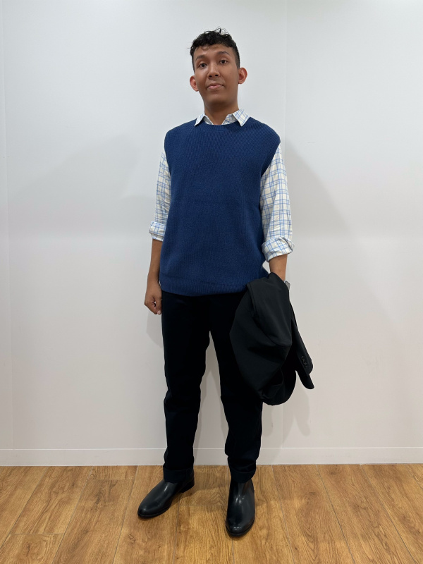 Uniqlo store knitted vest