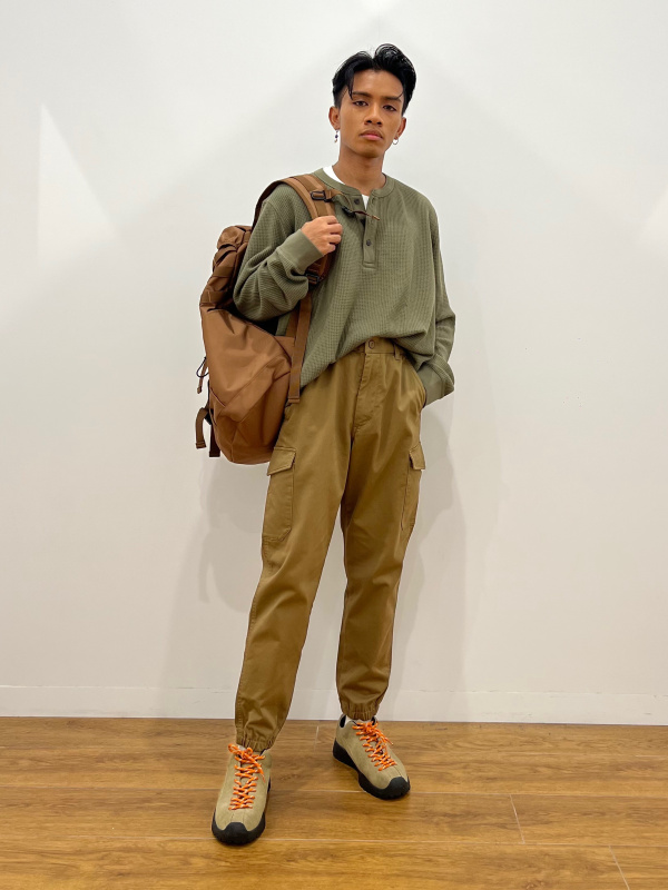 UNIQLO CARGO JOGGER PANTS