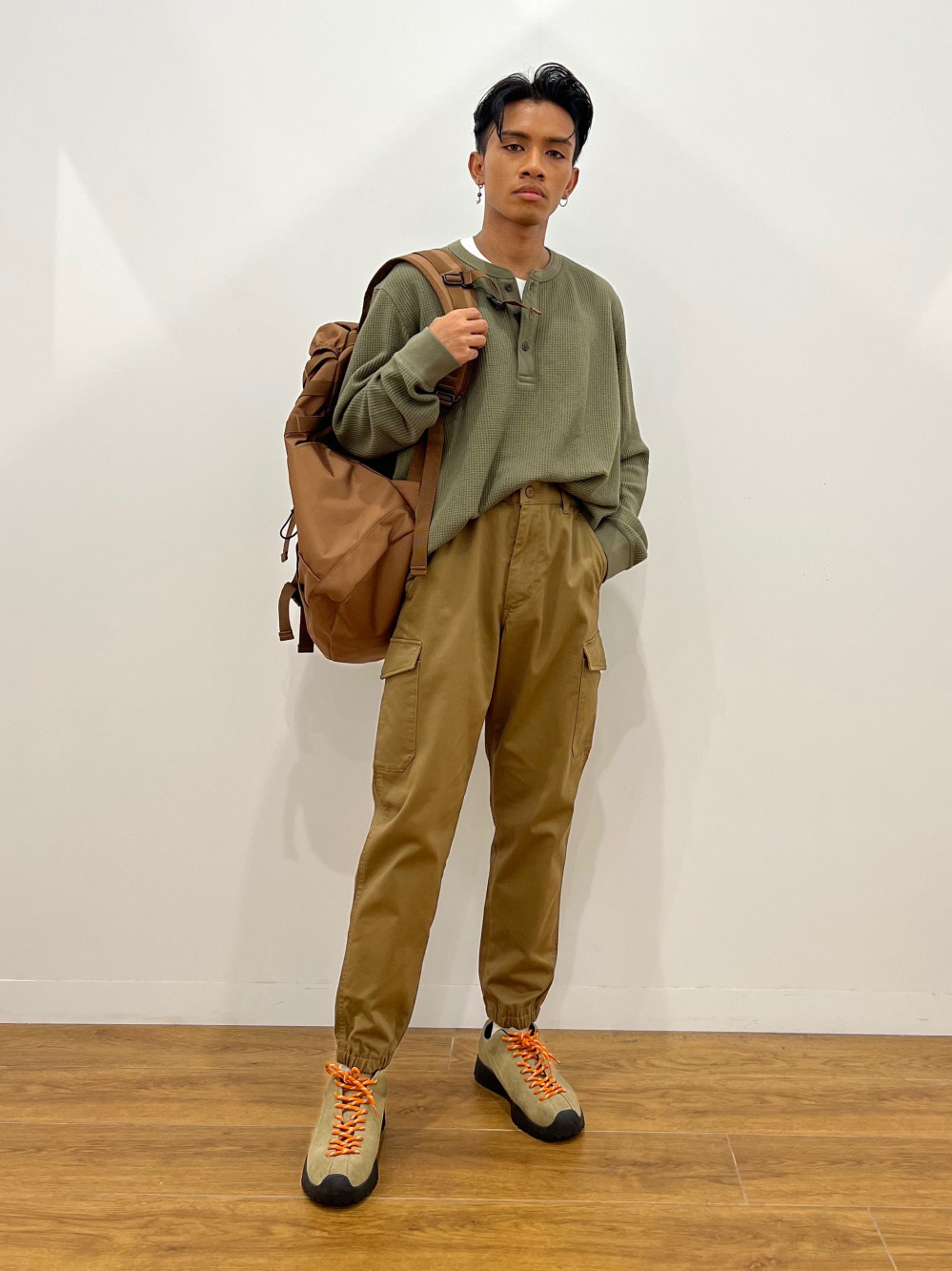 Brown jogger pants outfit online