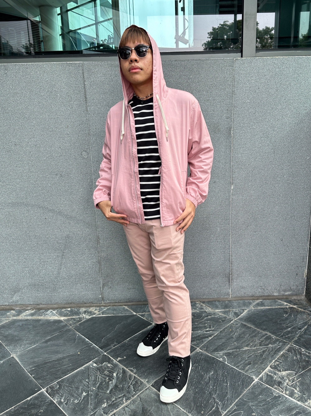 Pink vans hotsell outfit men