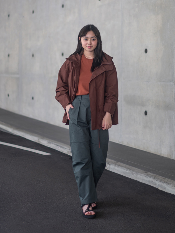 Uniqlo Singapore - The trendy Women's jogger pants are back in more designs  - this time in Denim and soft Ponte material! Jogger Pants are retailing at  $49.90. See the entire range